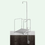 PremiumLine frostsichere selbstentleerende Notduschen-Station mit umliegendem Schutzkorb mit Unterflurauslösung, Edelstahl für Bodenmontage – Bild 2